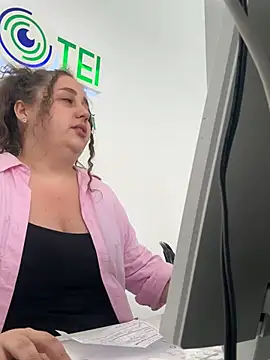 CurlyMaddie webcam