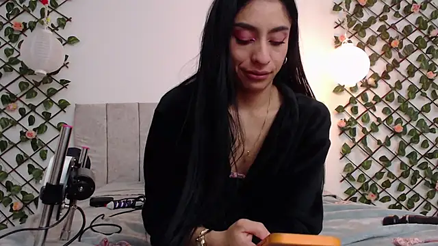 Lucyanajoi webcam