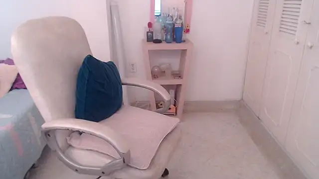 leonela_69 webcam