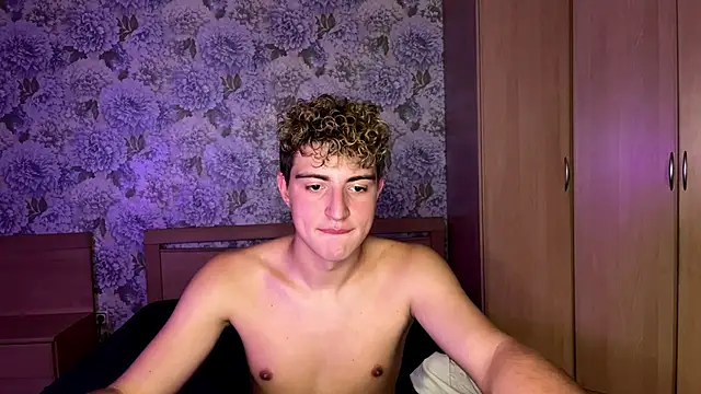 AlfredSweet live sex cam