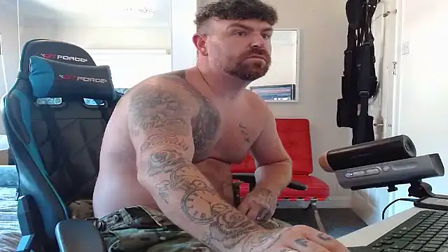 Naughty-man-in-uniform webcam