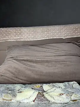 LaraVoosh webcam