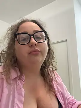 CurlyMaddie webcam