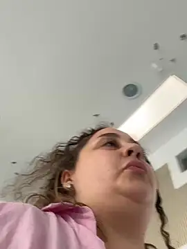CurlyMaddie webcam