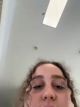 CurlyMaddie webcam