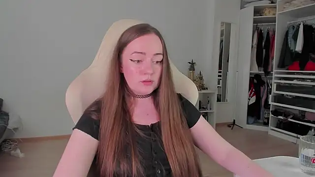 WalkingGirl webcam