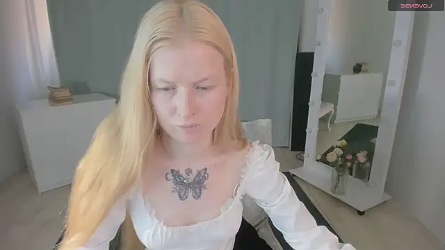 Laly_Peach webcam