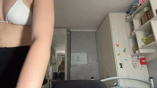 HoneysPiee live sex cam