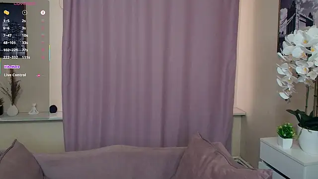 AminaRuthers webcam