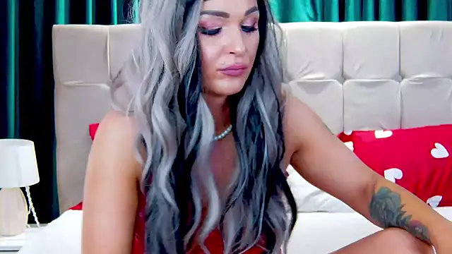 MissClaraCross live cam on StripChat