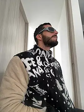 thomas_gun Live Web Cam Show