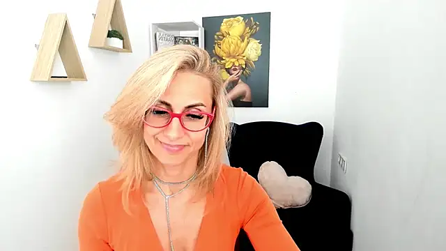 MuseOfStage live cam on StripChat