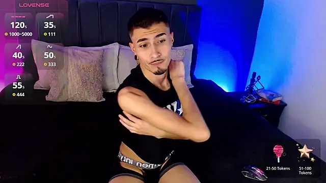 Toyboy_richard live cam on StripChat