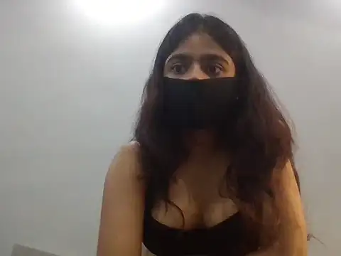 Ishaa_22 live cam on StripChat