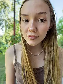 MilaMoone webcam