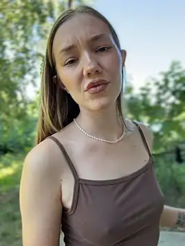 MilaMoone webcam