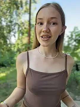 MilaMoone webcam