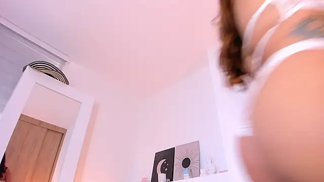nicolette_bale webcam