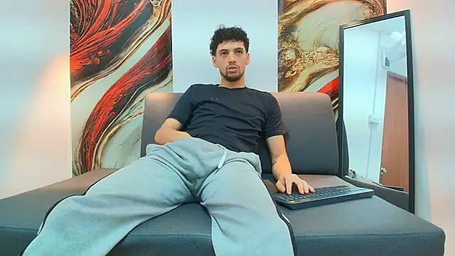 luca_greend - LUCA_GREEND's free webcam - UK Sex Cams