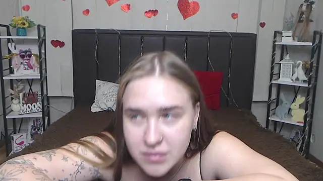 LauraHlot deepthroat cam to cam chat