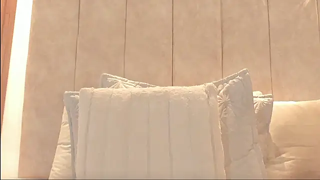 Laura_saenz1 deepthroat dildo show