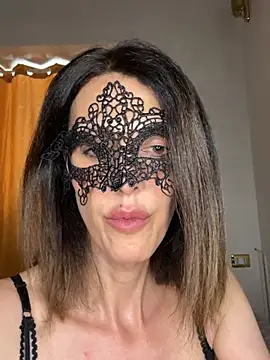 EliseAfterDark webcam