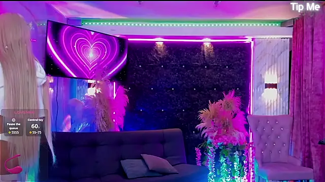 Queens_Wonders_Blonders webcam