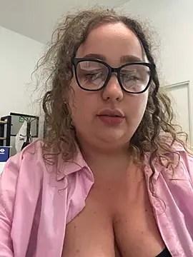 CurlyMaddie webcam