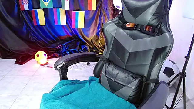 triiangel_latinboy webcam