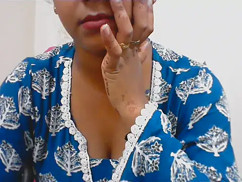 LovingPihu webcam
