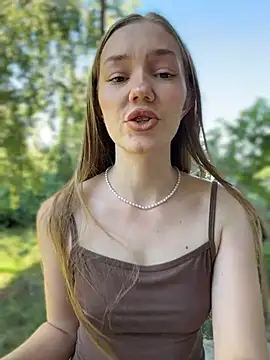 MilaMoone webcam
