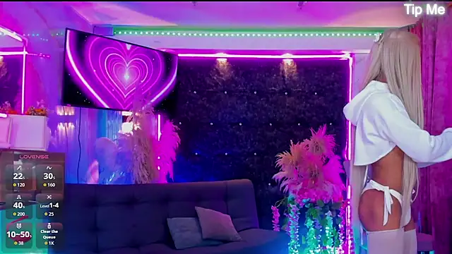 Queens_Wonders_Blonders webcam