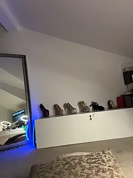 BellaKarma webcam