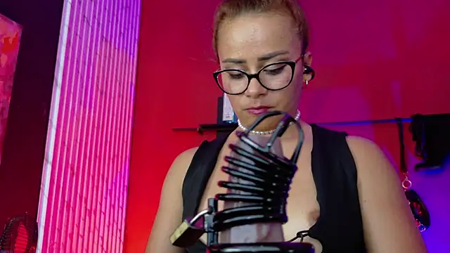 MistressSlut1 Live Web Cam Show