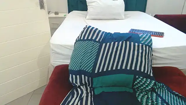 LolaTwerksXX webcam