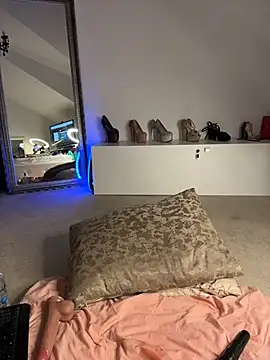 BellaKarma webcam
