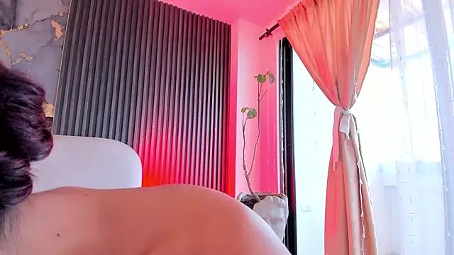 CarolineFyre webcam