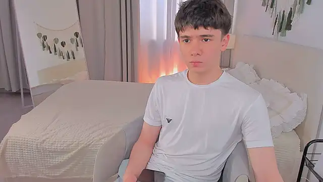 Ethan_Crowe webcam