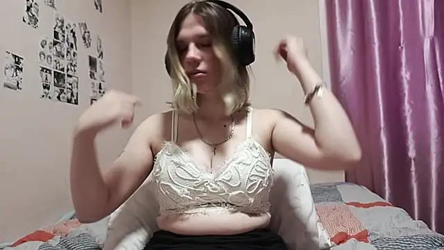 ViolettaCatechini webcam