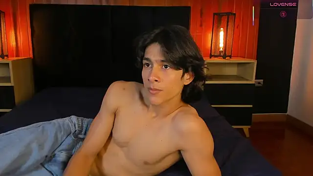 cheys_mast (M twink) - Doggy and hard spanks