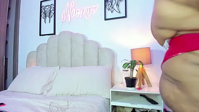 NaomiAsha webcam