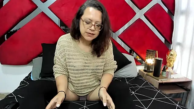 ELLE_HADID webcam