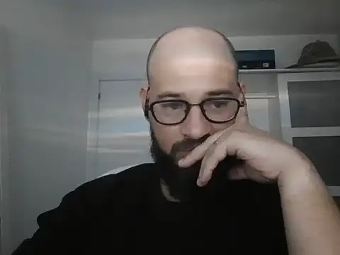 lachy2410 live cam on StripChat