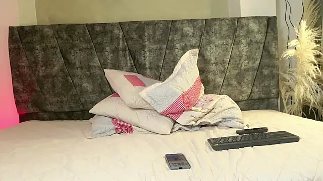 MadisonCollinss_ webcam