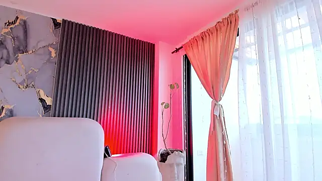 CarolineFyre webcam