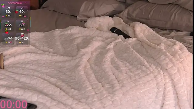 Strawberryfoxx live sex cam