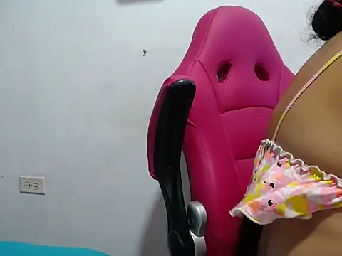 Brithany-adams live cam on StripChat