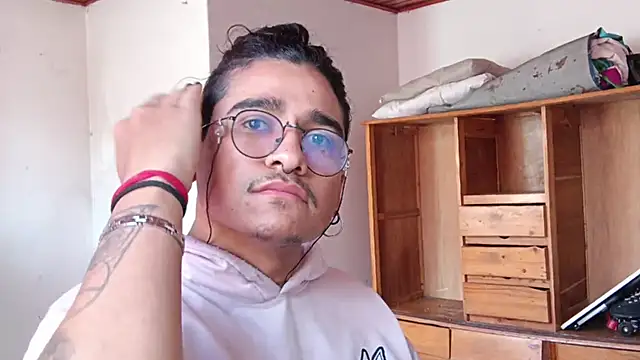 __JaviJavi live cam on StripChat