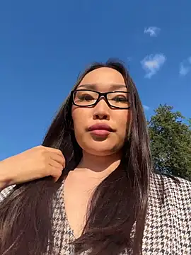 trytomakememoam live webcam