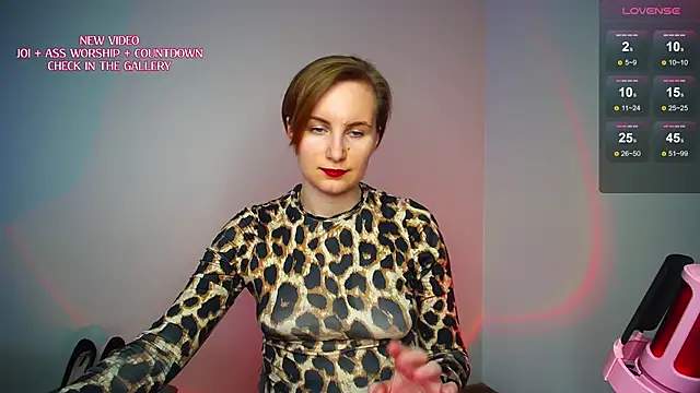 KinkyMissCherry webcam